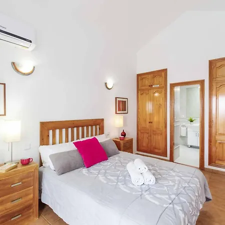 Mendi Gorri Villa *